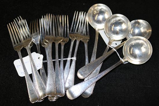 Part service of silver feather-edge flatware, London 1911 (4 soup spoons, 12 dessert forks)